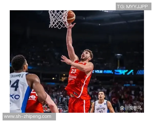 中国男篮与太阳队激战正酣比分胶着精彩瞬间回顾与分析